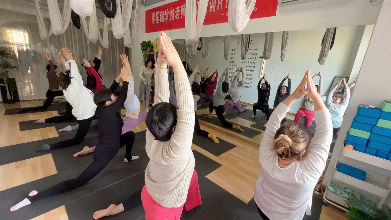 舒缓瑜伽2.jpg 舒缓瑜伽2.jpg