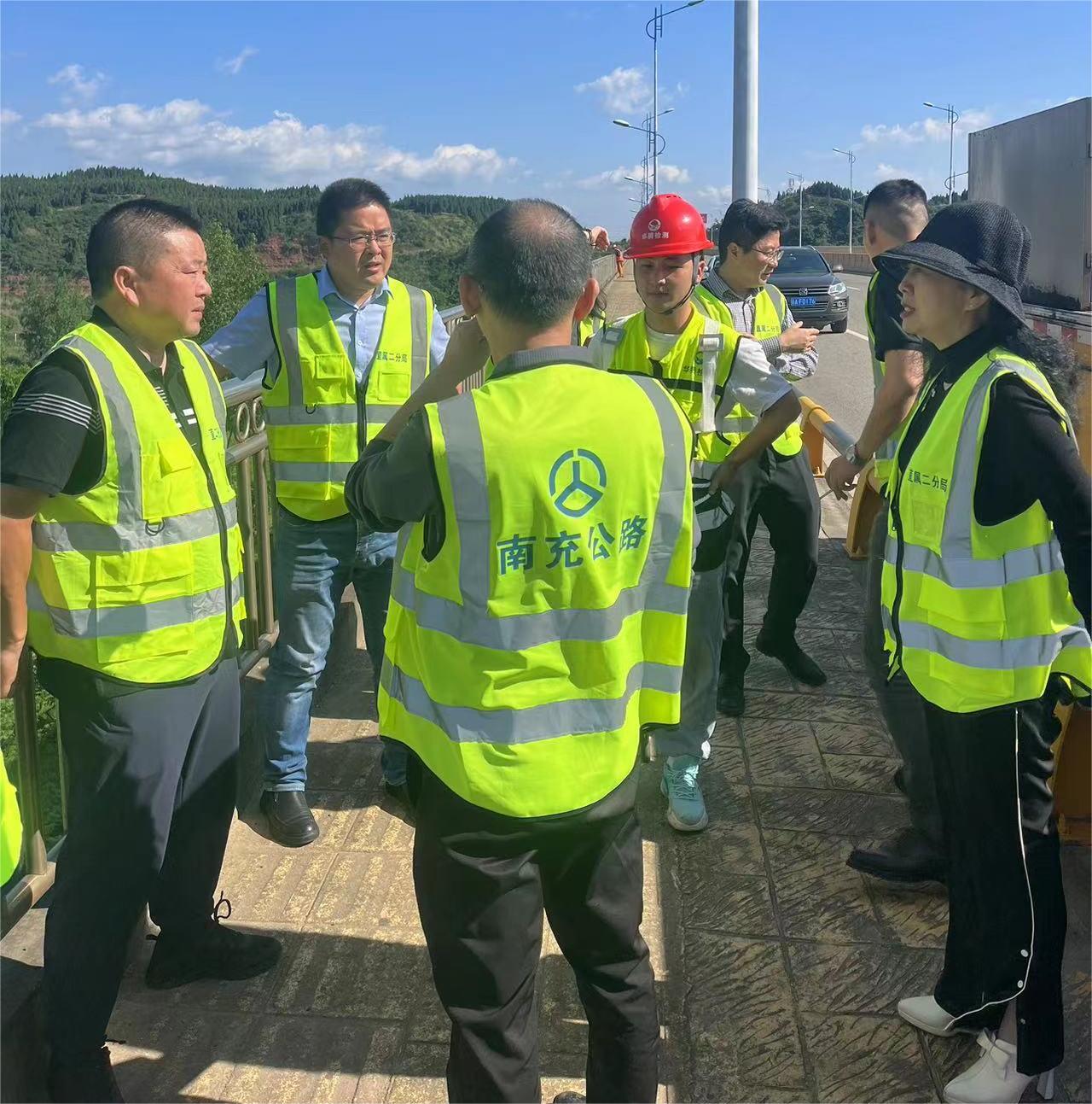 督导桥梁定期检测工作.jpg 督导桥梁定期检测工作.jpg