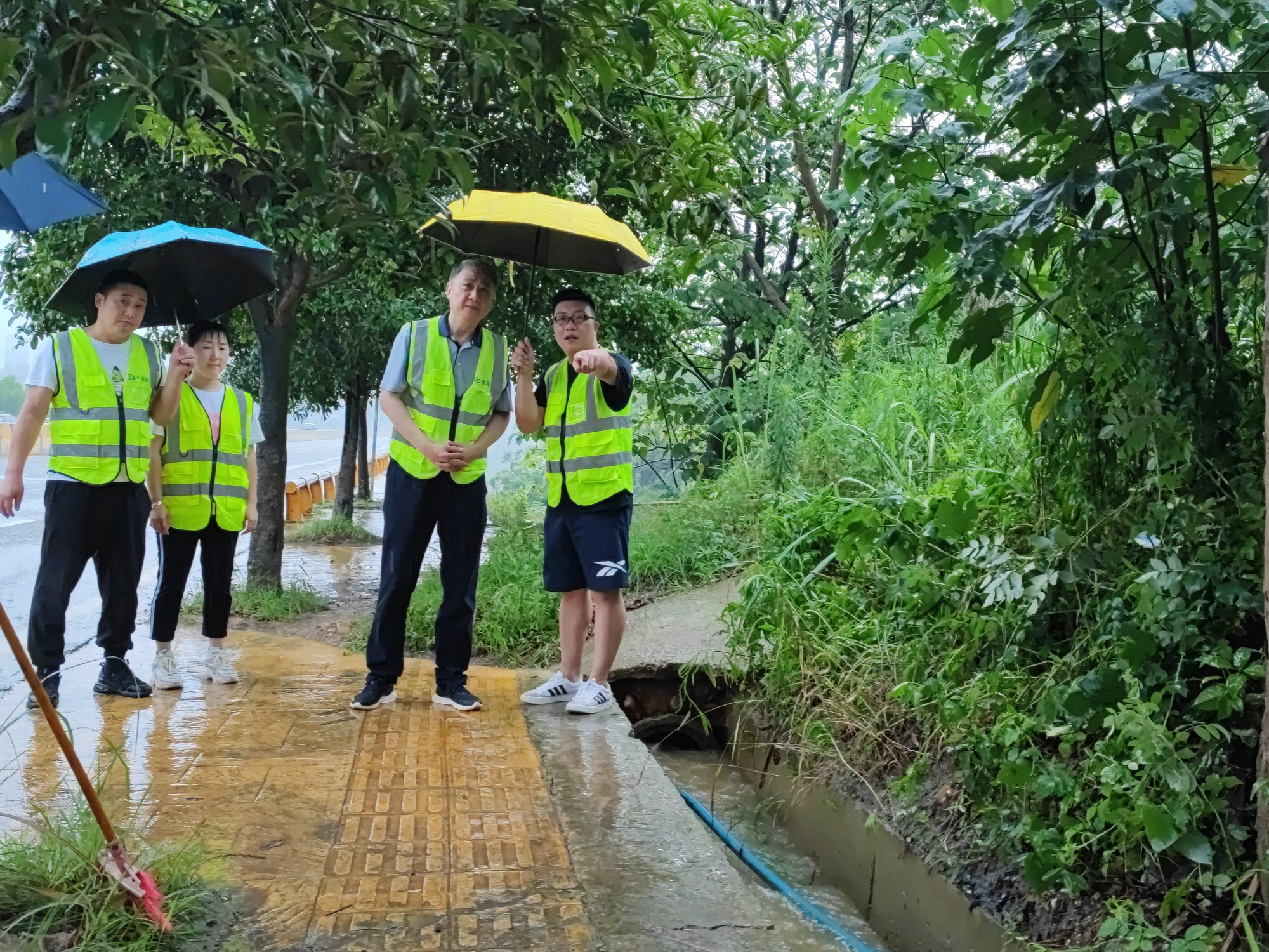 暴雨天气公路养护应对工作1.jpg 暴雨天气公路养护应对工作1.jpg