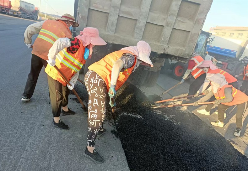 他为道路整妆容 (3).jpg 他为道路整妆容 (3).jpg