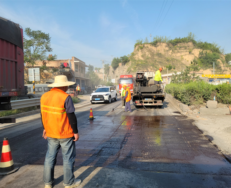 他为道路整妆容 (2).jpg 他为道路整妆容 (2).jpg