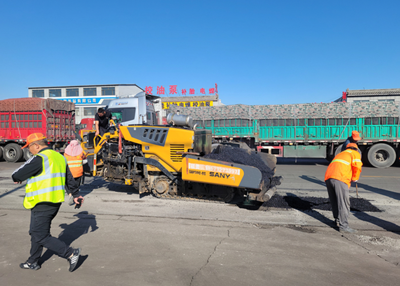 他为道路整妆容.jpg 他为道路整妆容.jpg