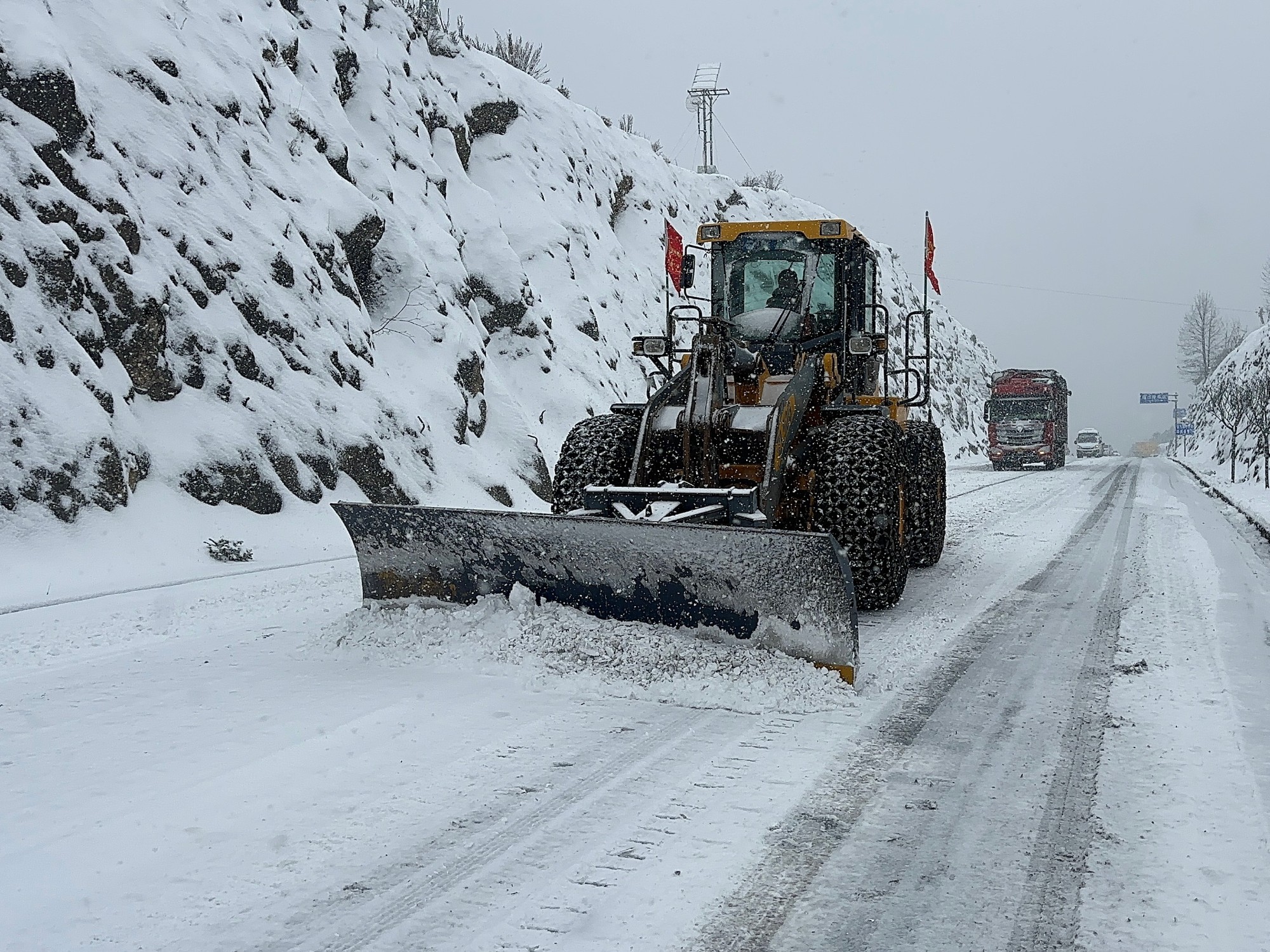 雪犁机铲雪除冰.jpg