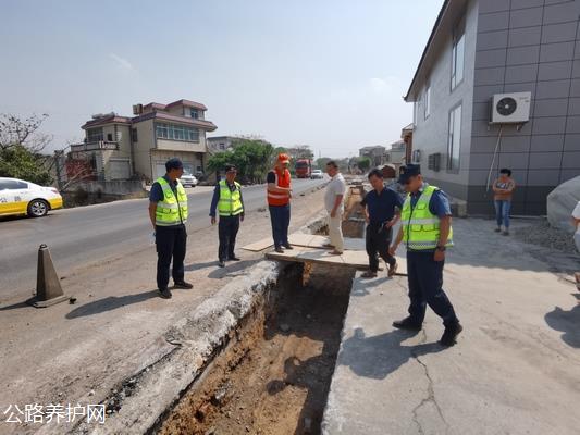 指导搭接道口施工 (复制).jpg