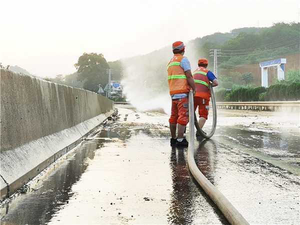 冲洗路面_副本.jpg