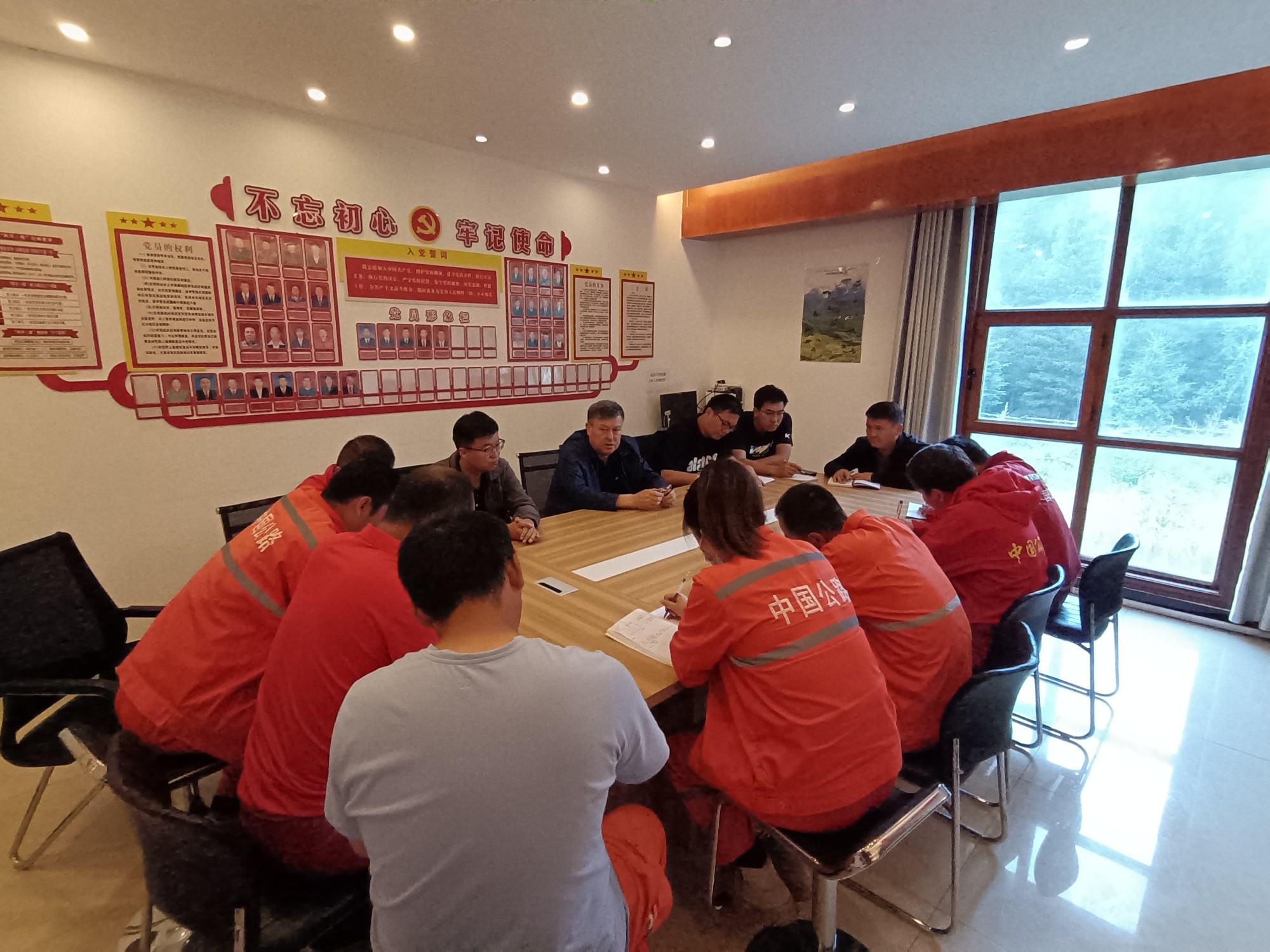 迎国评突击队玩研判 图：张立杨.jpg