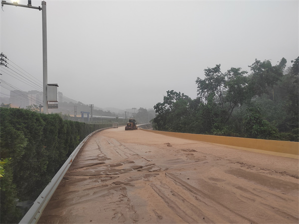 I:\美图批处理照片\抢险图 (2).jpg