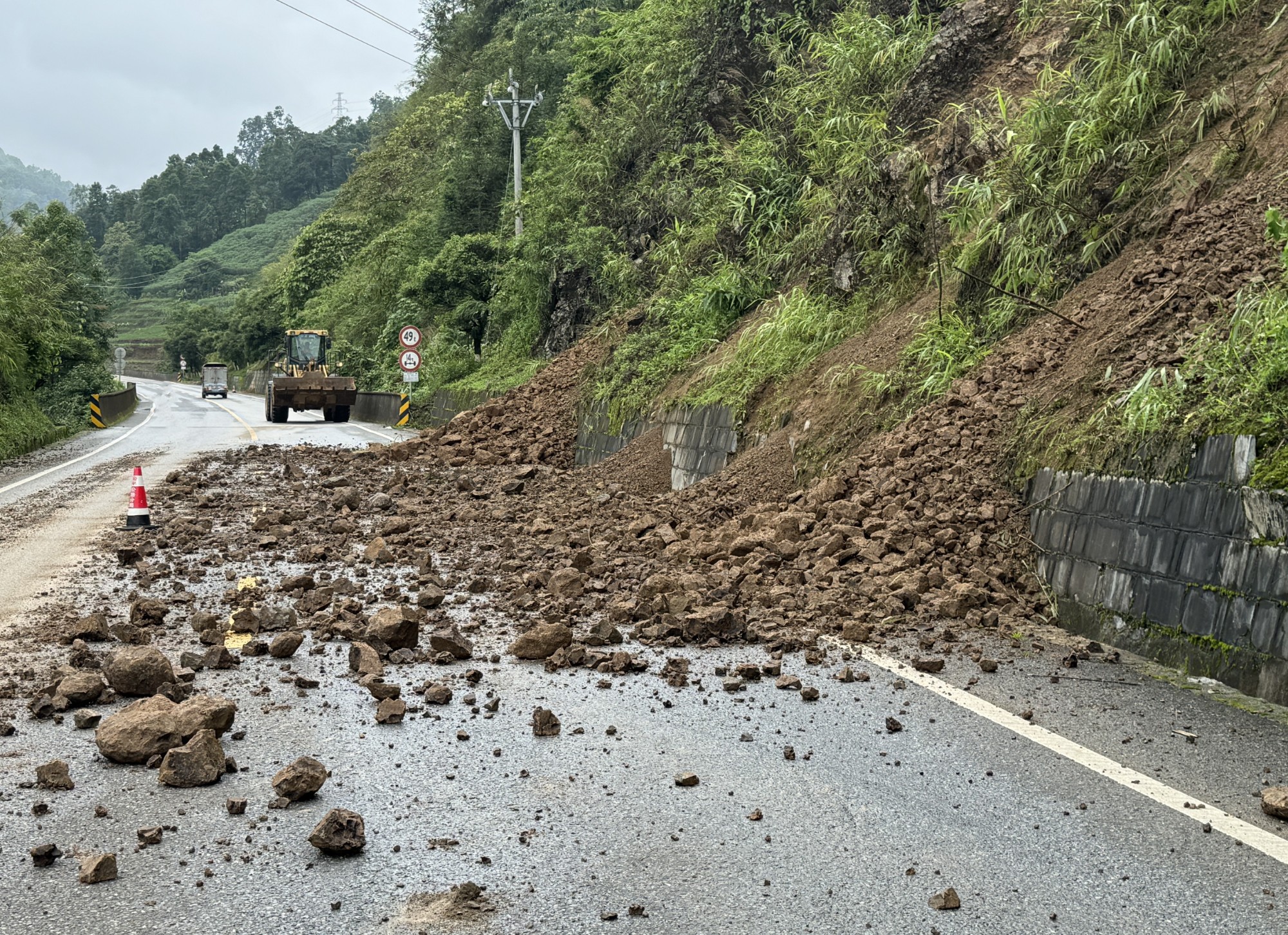 清理坍方 (3).jpg