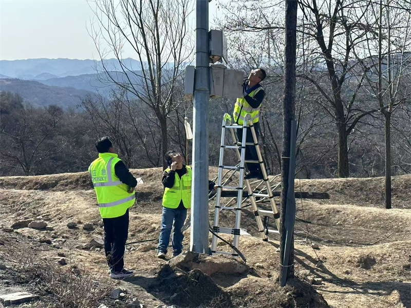 节前路况监控设施维修排查.jpg