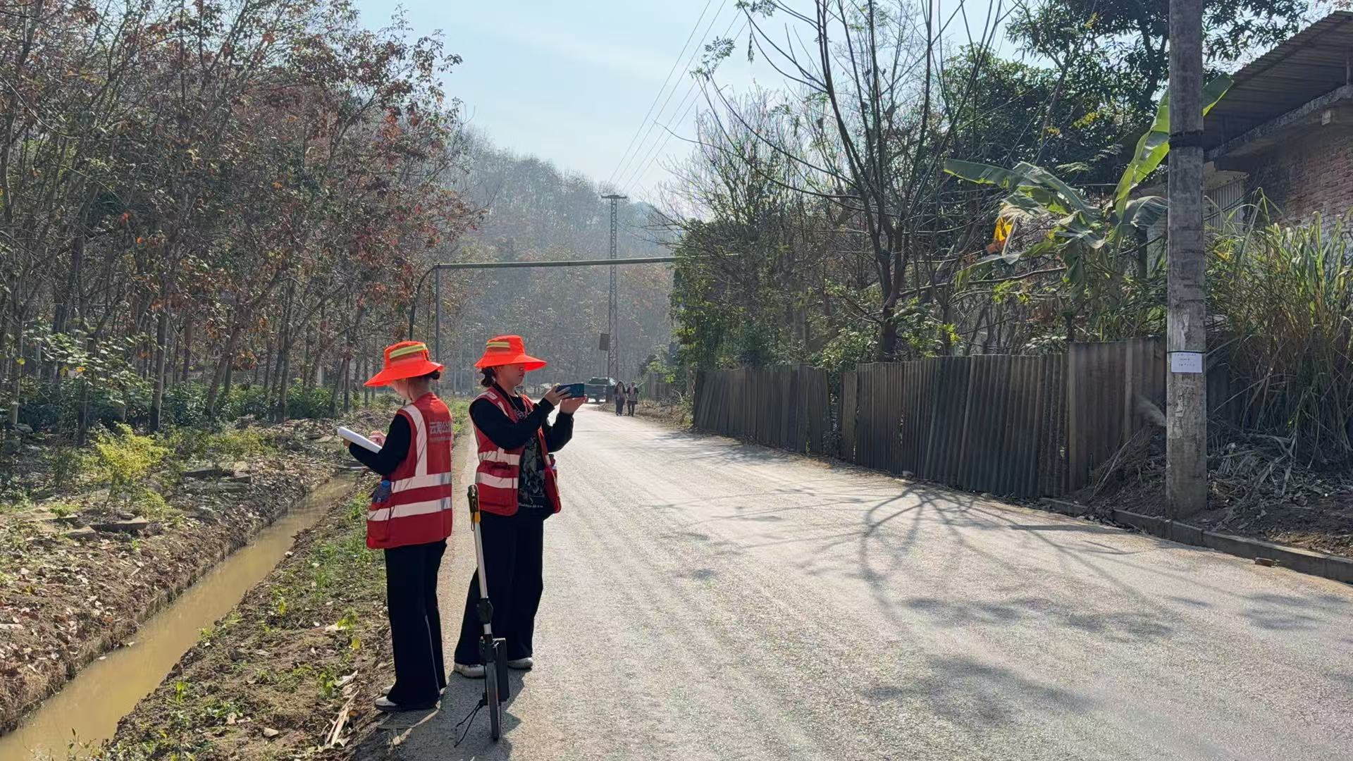 2026年1月29日,金平公路分局在S212阳金线开展路面病害调查.jpg 2026年1月29日,金平公路分局在S212阳金线开展路面病害调查.jpg