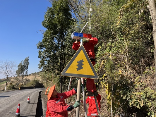 安装爆闪灯 (复制).jpg 安装爆闪灯 (复制).jpg