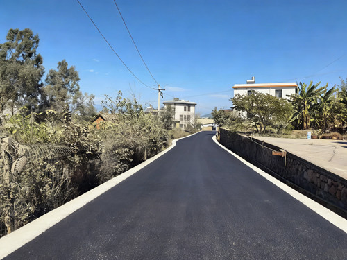 铺筑后的路面_副本.jpg 铺筑后的路面_副本.jpg