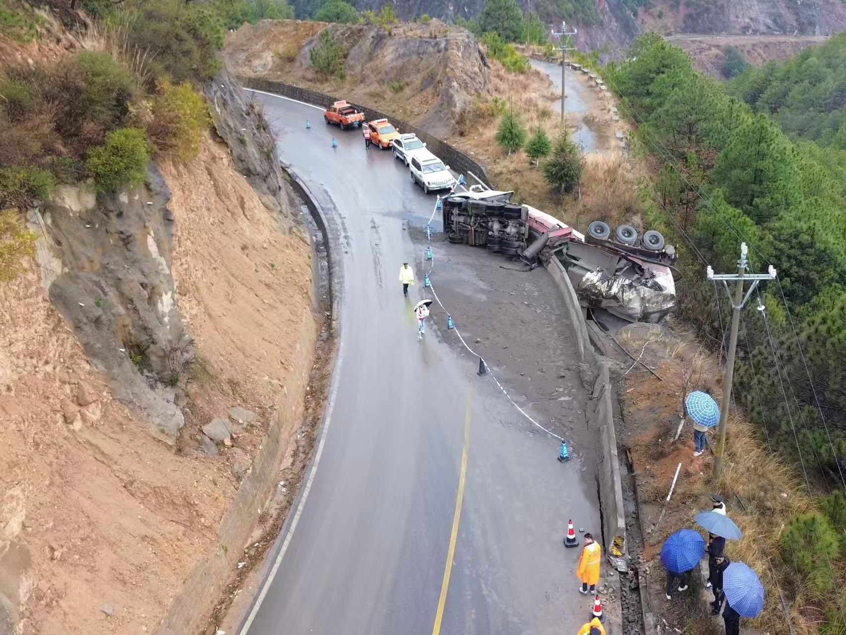 图 应急处置现场.jpg 图 应急处置现场.jpg