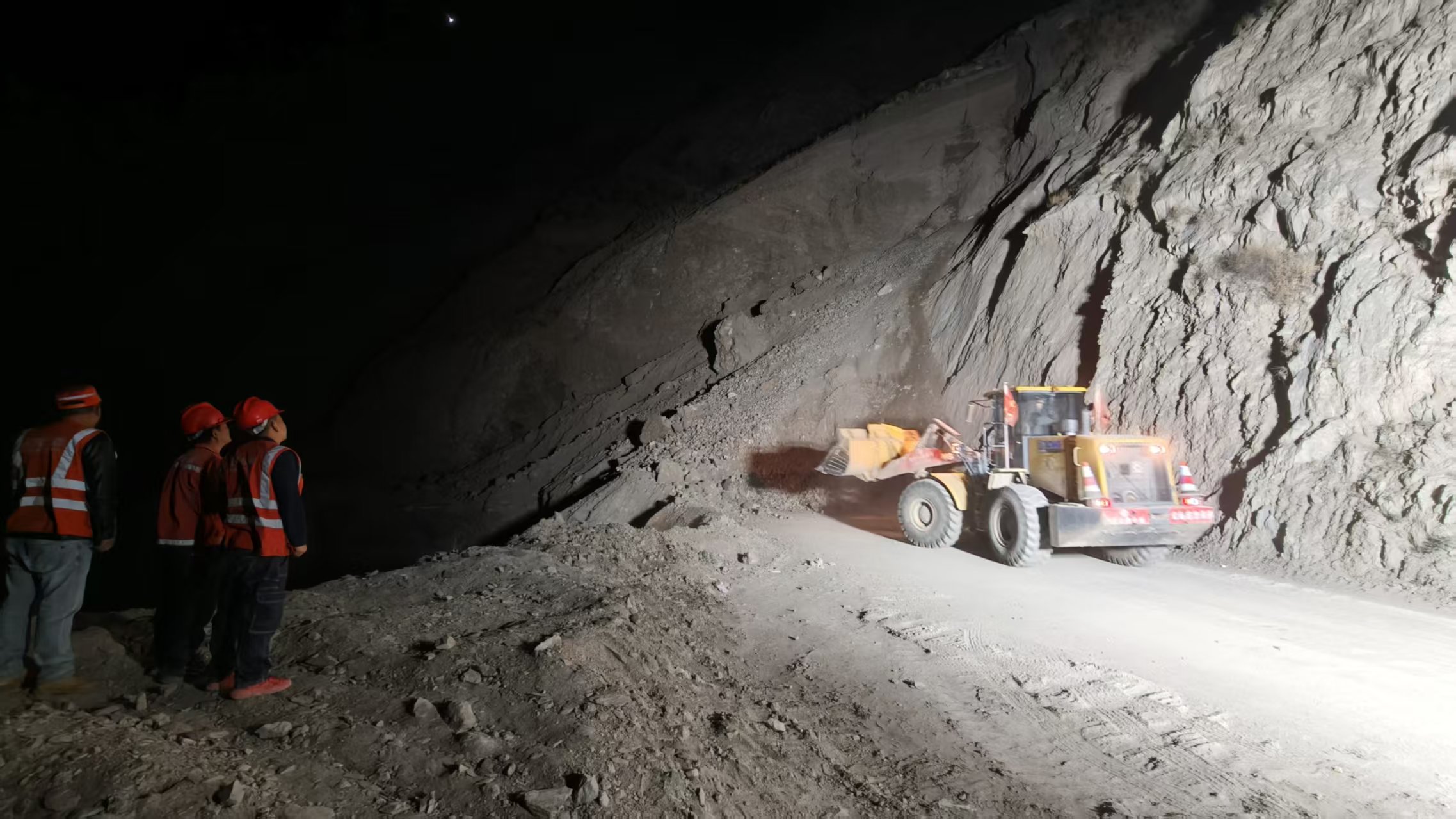 夜间清理.jpg 夜间清理.jpg