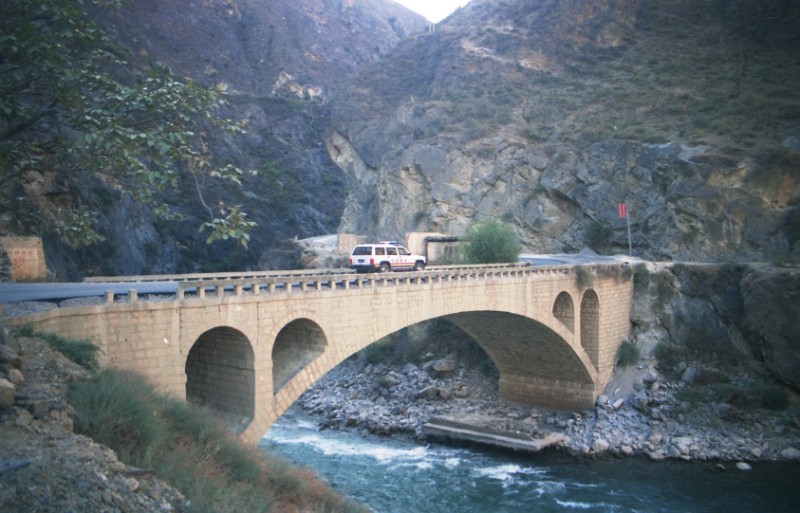岗曲河桥（2002年）.jpg