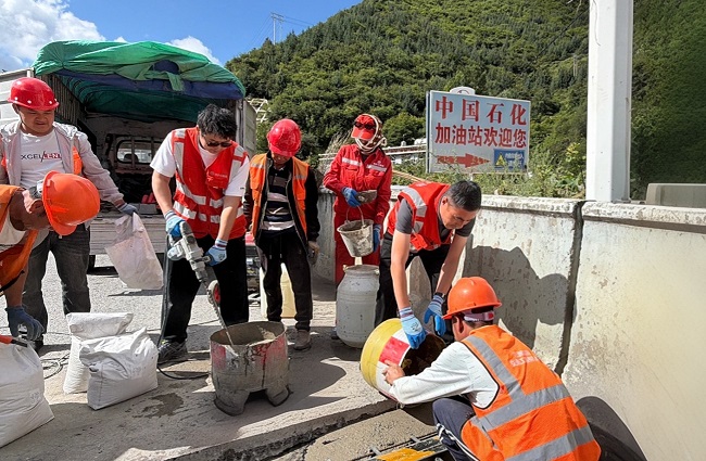 浇筑高聚物快速结构修补料.jpg